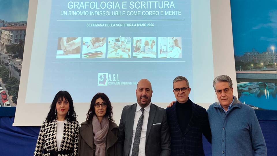 Lascia la tua traccia nel mondo: scrivi a mano