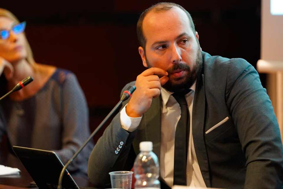 Associazione AGAF Pescara - Andrea Di Luzio durante una conferenza